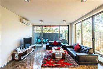 Orange Serviced Apartment - Accommodation Mermaid Beach 6