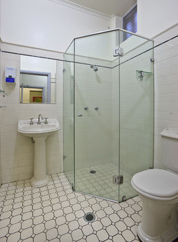 The George Street Hotel - Hostel - Accommodation Mermaid Beach 1