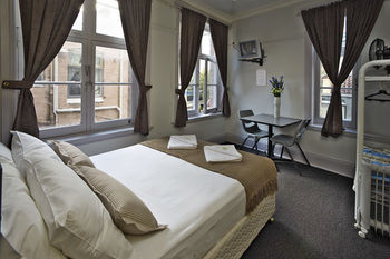 The George Street Hotel - Hostel - Accommodation Mermaid Beach 3