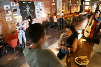 Melbourne Central YHA - Hostel - Accommodation Mermaid Beach 10