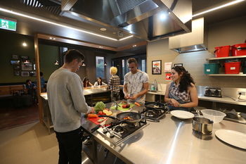 Melbourne Central YHA - Hostel - Accommodation Mermaid Beach 13