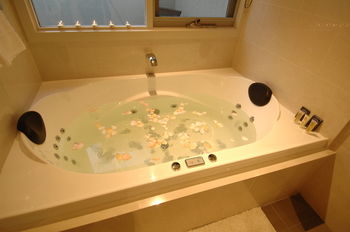 Araluen Villas - Accommodation Mermaid Beach 6