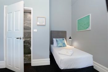 Alison Lodge - Accommodation Mermaid Beach 26