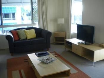 Estoril On Moffat - Accommodation Mermaid Beach 10