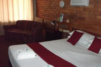 Hilldrop Motor Inn - Accommodation Mermaid Beach 2