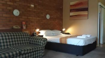 Hilldrop Motor Inn - Accommodation Mermaid Beach 4