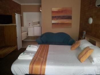 Hilldrop Motor Inn - Accommodation Mermaid Beach 10