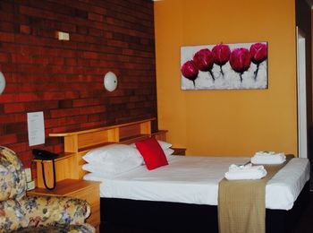 Hilldrop Motor Inn - Accommodation Mermaid Beach 15