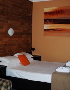 Hilldrop Motor Inn - Accommodation Mermaid Beach 16