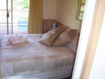 Yarraglen BnB - Accommodation Mermaid Beach 1