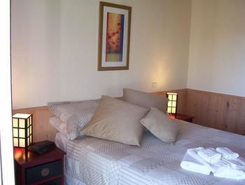 Yarraglen BnB - Accommodation Mermaid Beach 5