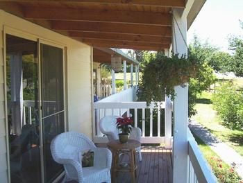 Yarraglen BnB - Accommodation Mermaid Beach 7