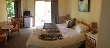 Yarraglen BnB - Accommodation Mermaid Beach 22