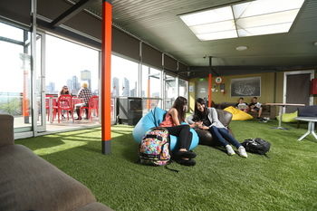 Melbourne Metro YHA - Hostel - Accommodation Mermaid Beach 0