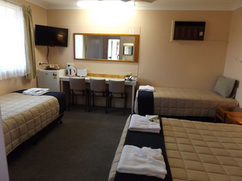 Civic Motel - Accommodation Mermaid Beach 24