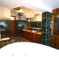 Relaxin - Accommodation Mermaid Beach