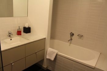 Apartment View Docklands Melbourne - Accommodation Mermaid Beach 2