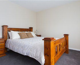 Catherine Lodge Farm Gate Cottages - Accommodation Mermaid Beach 2