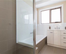 Catherine Lodge Farm Gate Cottages - Accommodation Mermaid Beach 4