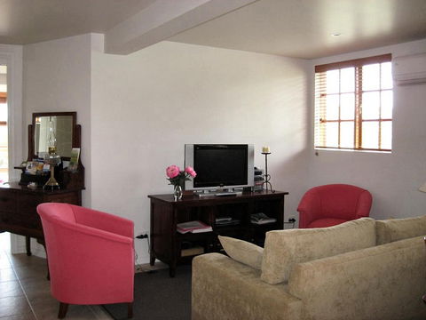 Amble In Cottage - Accommodation Mermaid Beach 1