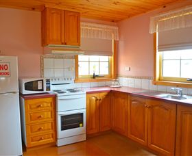 Grand Ole Topiary Cottage - Accommodation Mermaid Beach 1