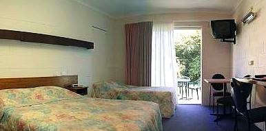 Corlette Palms Motor Inn - Accommodation Mermaid Beach 0