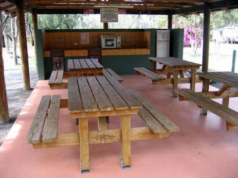 Emerald Cabin & Caravan Village - Accommodation Mermaid Beach 4