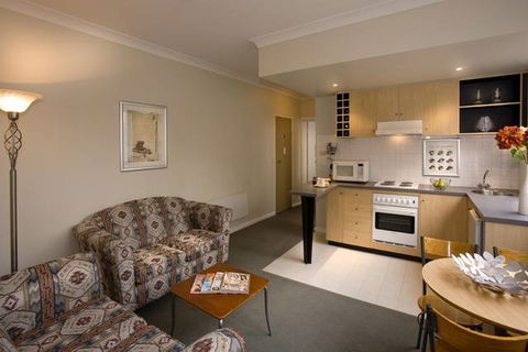 North Melbourne Serviced Apartments - Accommodation Mermaid Beach 2