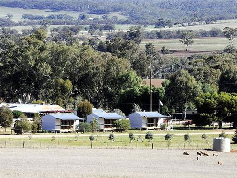 Stone Hut Cottages - Accommodation Mermaid Beach 0