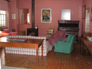 The Old School Country Retreat - Accommodation Mermaid Beach 0