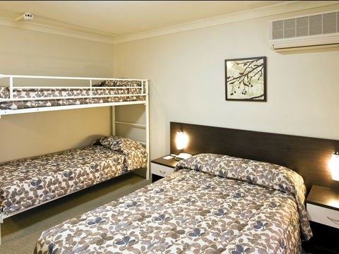 Wesley Lodge - Accommodation Mermaid Beach 2