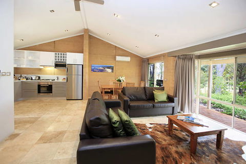 Eight Willows Retreat - Accommodation Mermaid Beach 4