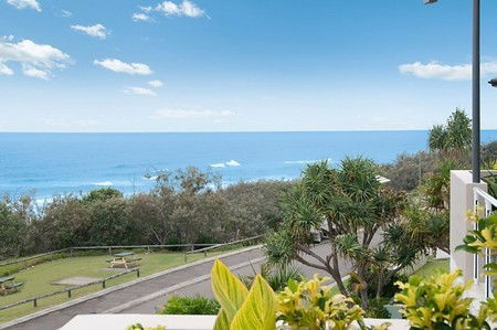 Aqua Promenade Beachfront Apartments - Accommodation Mermaid Beach 5
