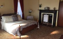 Mercedes House - Accommodation Mermaid Beach 1