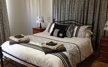Mercedes House - Accommodation Mermaid Beach 2
