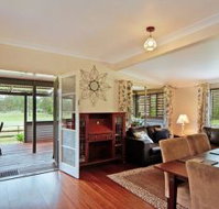 Woollamia Farm Cottage Accommodation