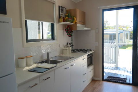 Colonial Holiday Park And Leisure Village - Accommodation Mermaid Beach 2