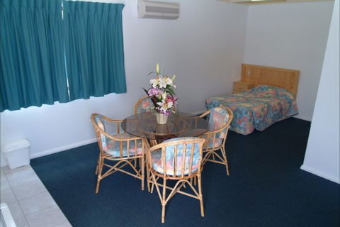 Sundown Villa's - Accommodation Mermaid Beach 4