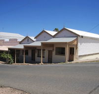 Carmines Antiques and Accommodation - Accommodation Mermaid Beach
