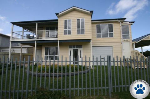 LJ Hooker Goolwa Holiday Rentals - 42 Underwood Avenue, Goolwa Beach - Accommodation Mermaid Beach 4