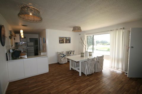 LJ Hooker Goolwa Holiday Rentals - 42 Underwood Avenue, Goolwa Beach - Accommodation Mermaid Beach 8