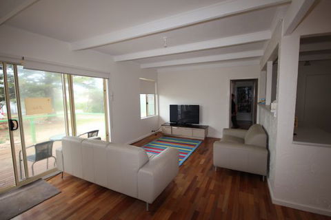 LJ Hooker Goolwa Holiday Rentals - 42 Underwood Avenue, Goolwa Beach - Accommodation Mermaid Beach 12
