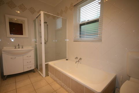 LJ Hooker Goolwa Holiday Rentals - 42 Underwood Avenue, Goolwa Beach - Accommodation Mermaid Beach 26