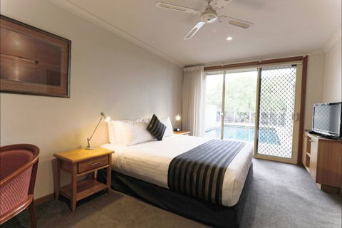 Eugenie's Luxury Accommodation - Accommodation Mermaid Beach 3