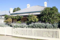 Florennes Heritage Cottage - Accommodation Mermaid Beach 0