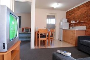 Tea House Motor Inn - Accommodation Mermaid Beach 2