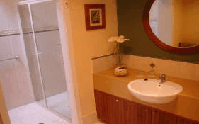 Walton House - Accommodation Mermaid Beach