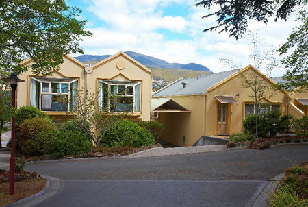 Quest Trinity House - Accommodation Mermaid Beach 5