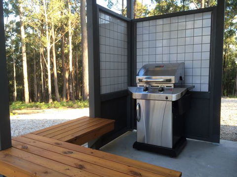 High Peaks Cottages - Accommodation Mermaid Beach 3