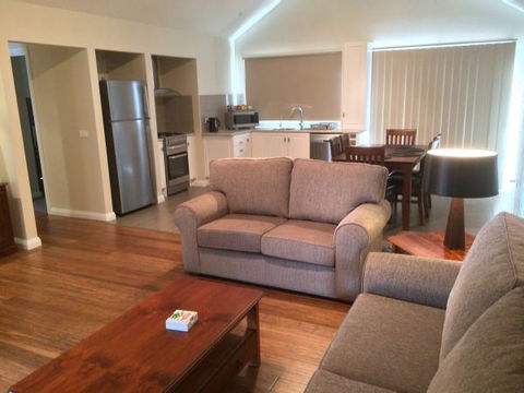 High Peaks Cottages - Accommodation Mermaid Beach 4